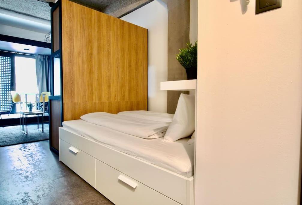 Studio Apartment By Hi5- Rottenbiller Apartment Budapeste Exterior foto