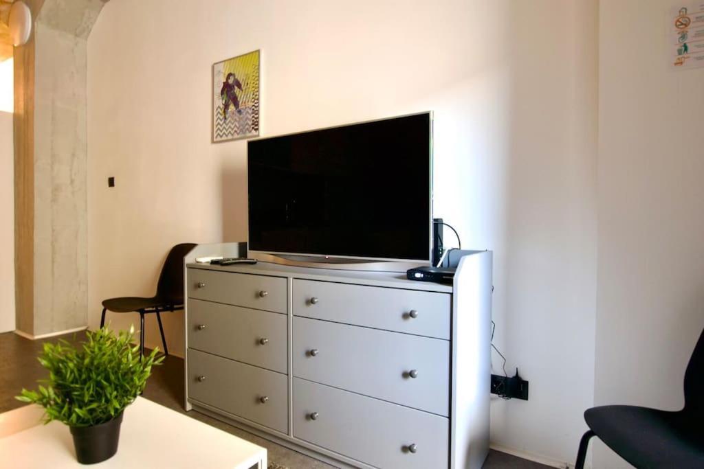 Studio Apartment By Hi5- Rottenbiller Apartment Budapeste Exterior foto
