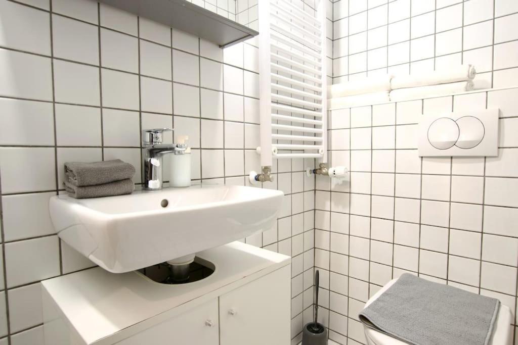Studio Apartment By Hi5- Rottenbiller Apartment Budapeste Exterior foto