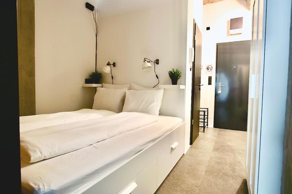 Studio Apartment By Hi5- Rottenbiller Apartment Budapeste Exterior foto