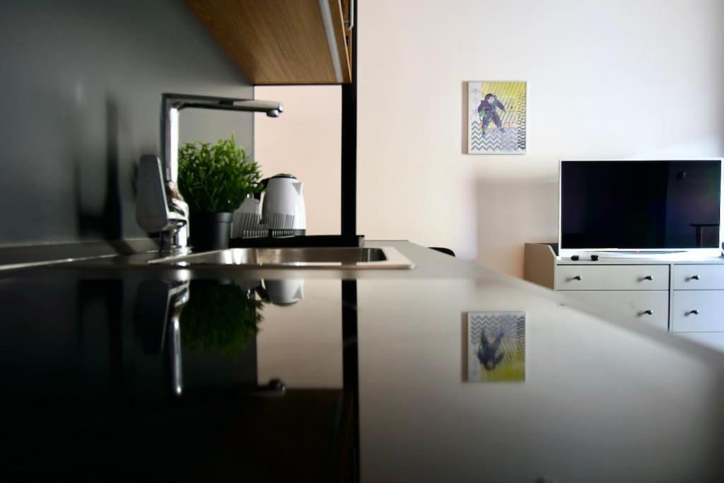Studio Apartment By Hi5- Rottenbiller Apartment Budapeste Exterior foto