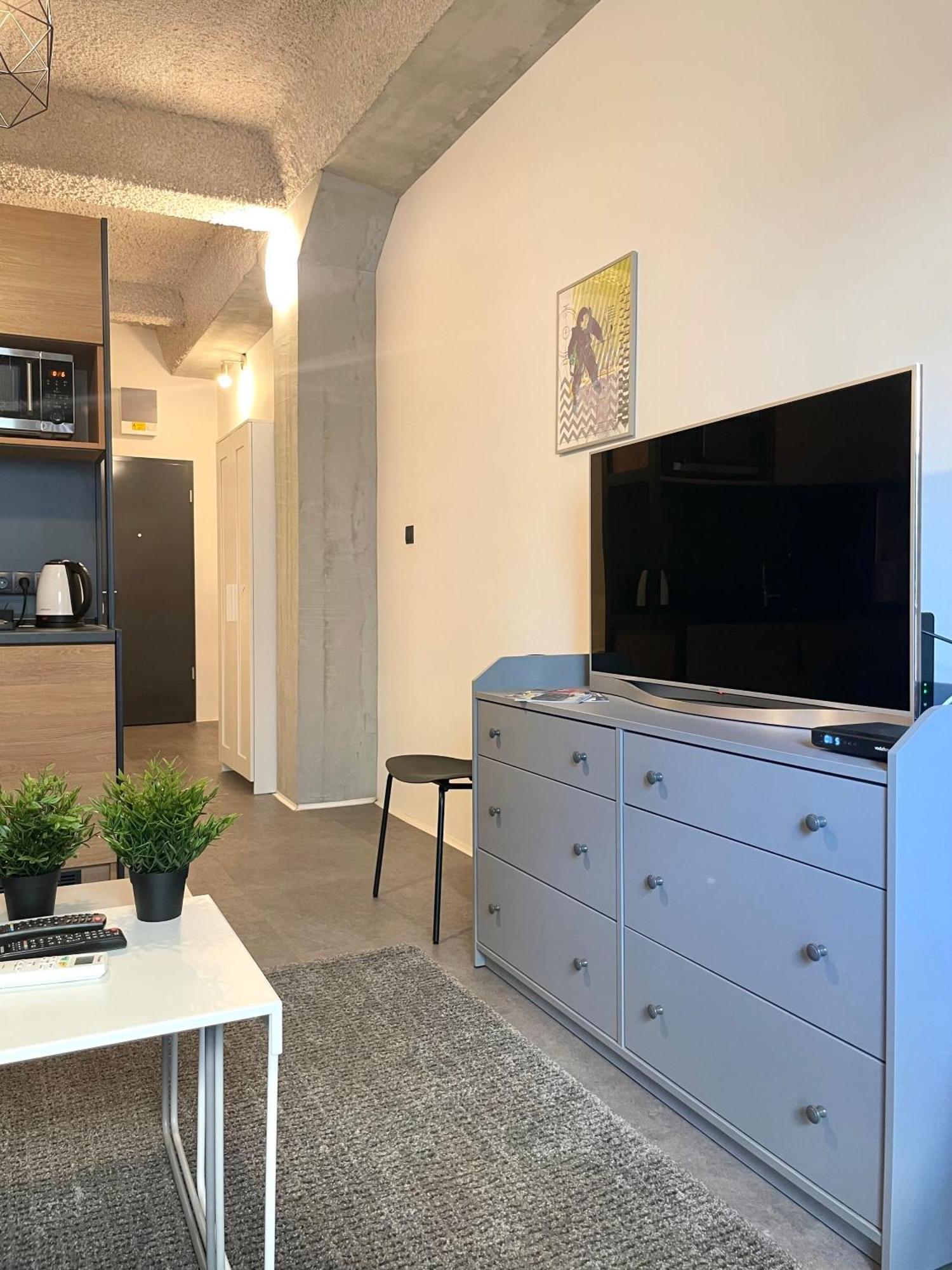 Studio Apartment By Hi5- Rottenbiller Apartment Budapeste Exterior foto